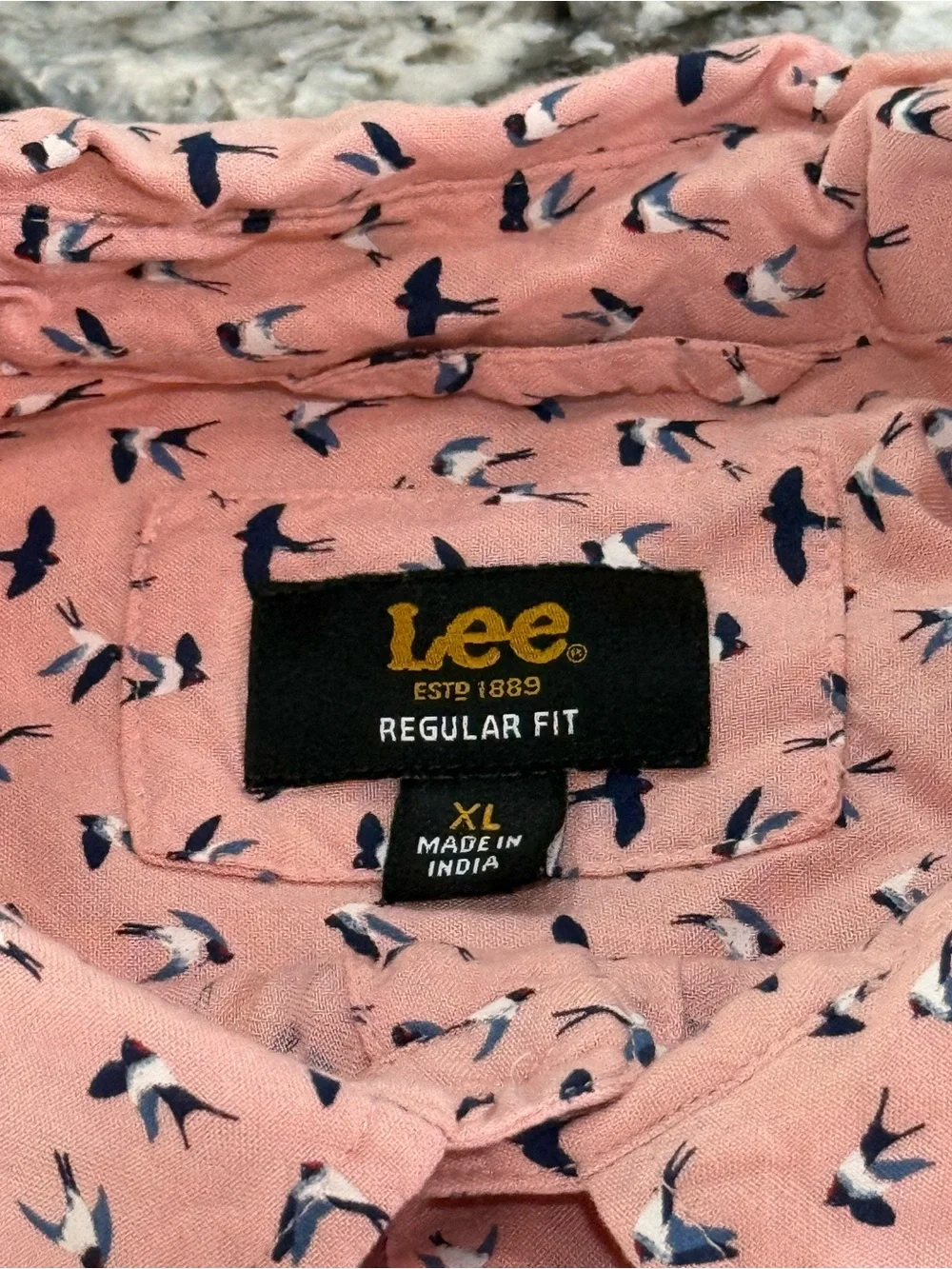 Lee Men’s XL Pink Bird Print Button Down Short Sleeve Shirt